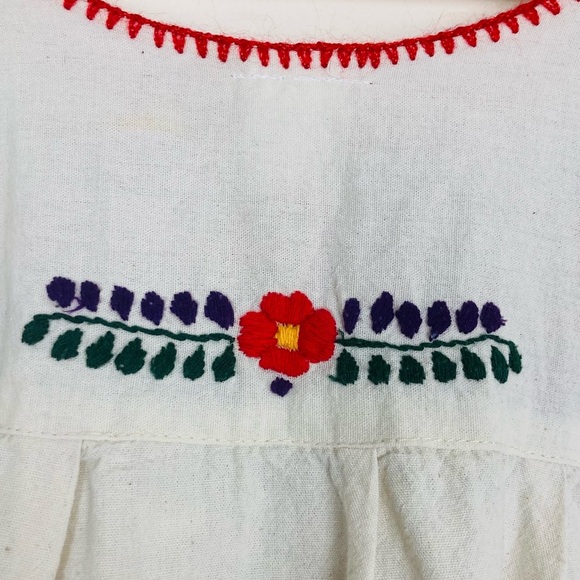 Artisan embroidered white Mexican huipil style shirt. Estimated size Medium - Picture 6 of 7